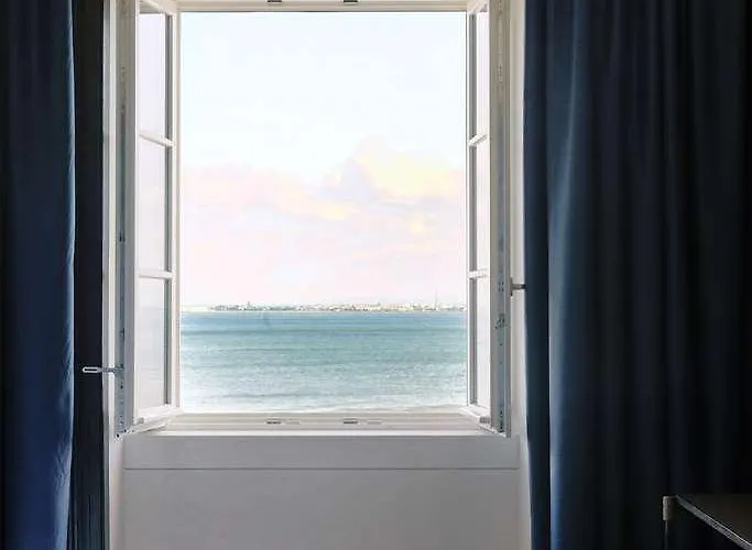 Hotel The Editory Riverside Hotel, An Historic