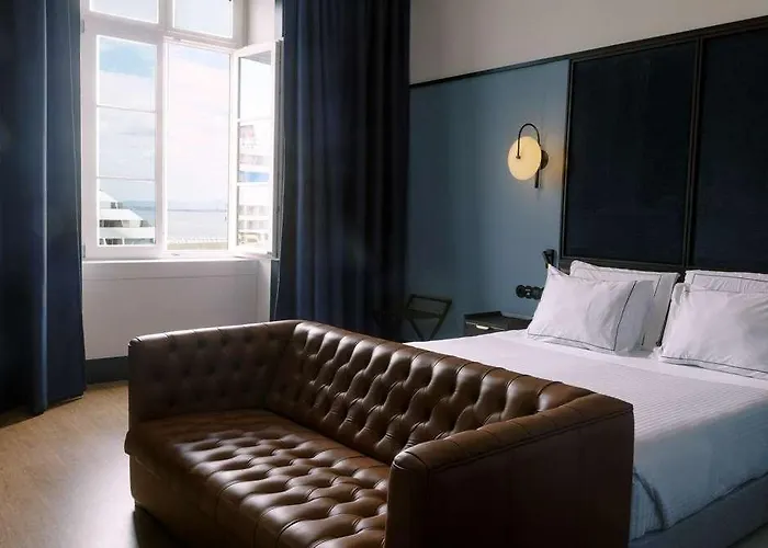 The Editory Riverside Hotel, An Historic