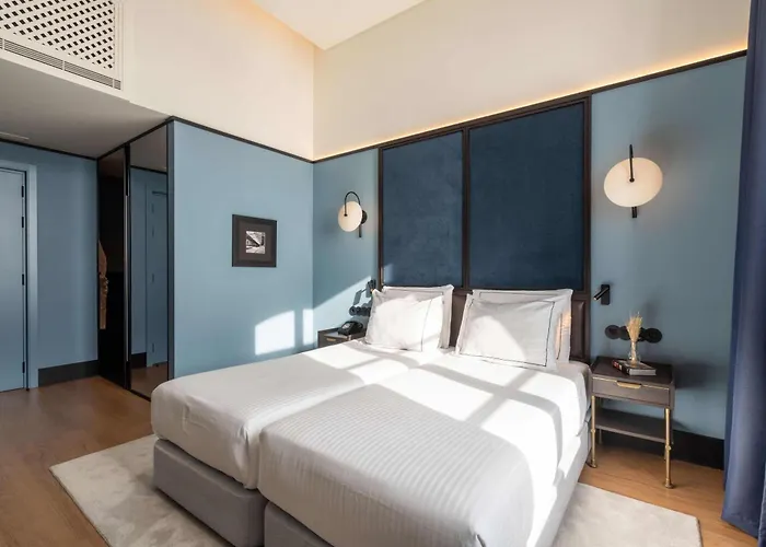 The Editory Riverside Hotel, An Historic