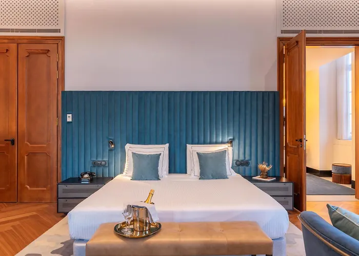 The Editory Riverside Hotel, An Historic Hotel