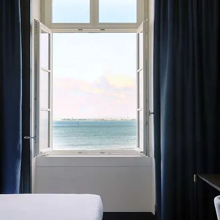 Hotel The Editory Riverside Hotel, An Historic