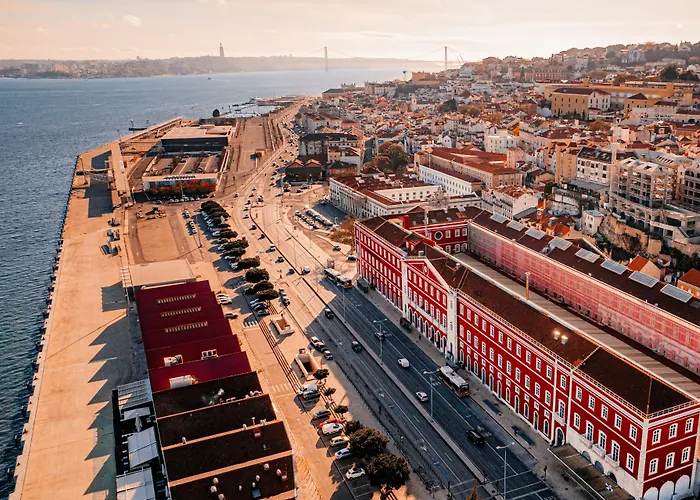 ホテル The Editory Riverside Hotel, An Historic 5*